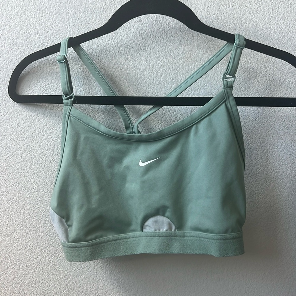 green nike sports bra